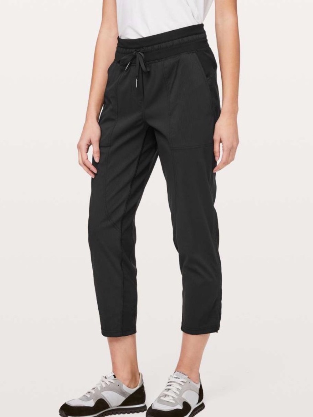 Lululemon Dance Studio Crop 25"
Black Size 6 GUC